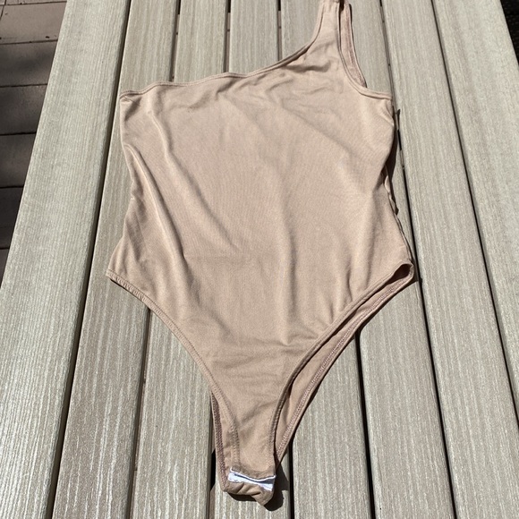 2 Publik - Collection One-Shoulder Bodysuits - White & Tan - Size Medium - Picture 3 of 3